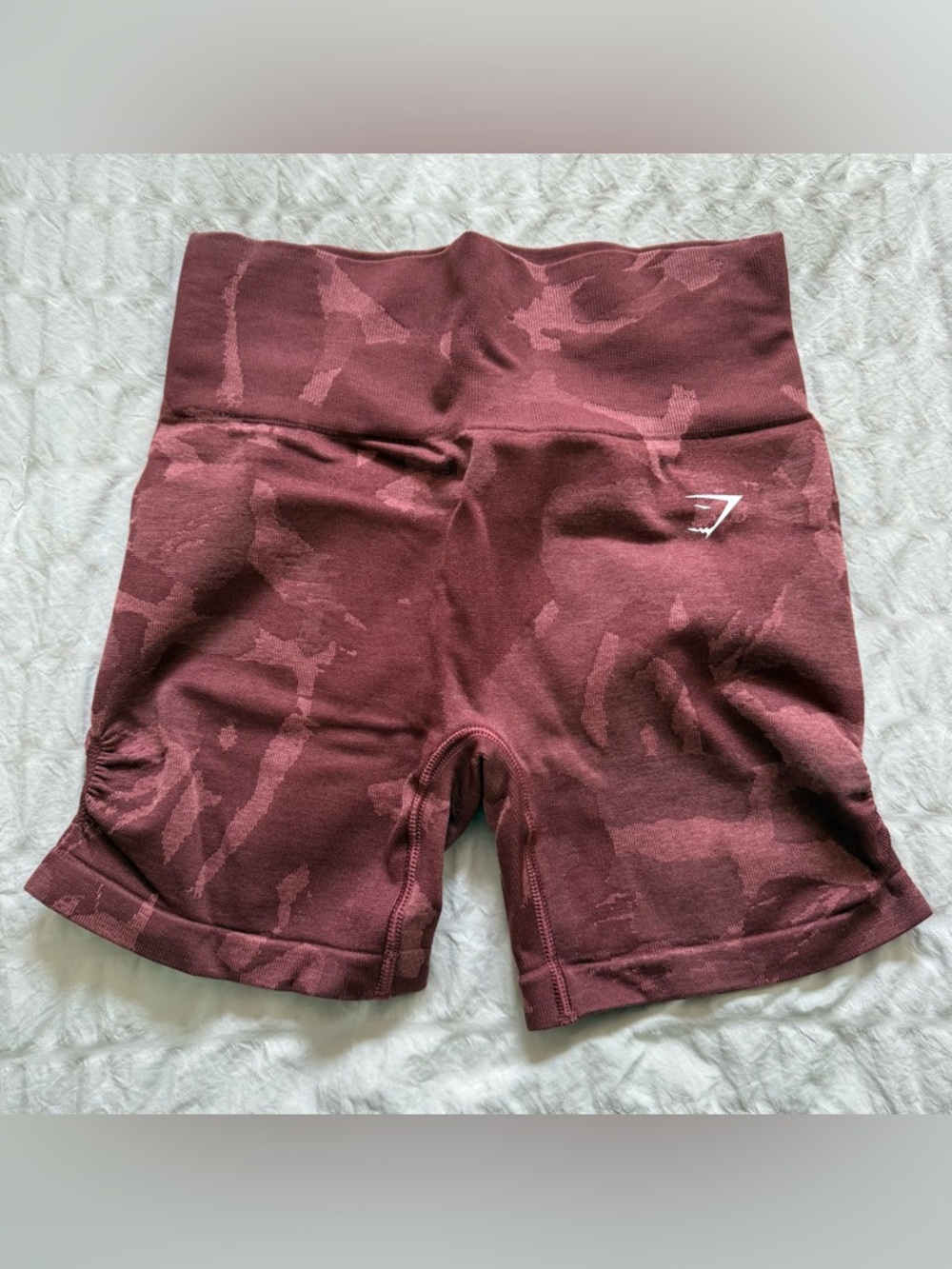 Gymshark Women’s - Adapt Camo -  High-Waist Seamless Shorts in Burgundy